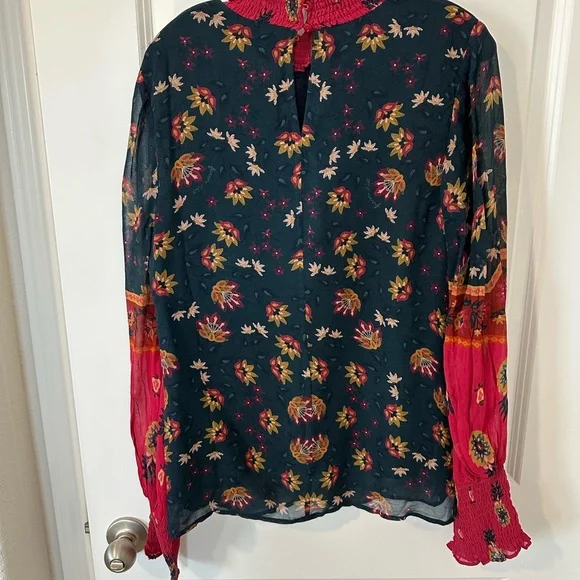 Farm Rio Blouse - Picture 2 of 4